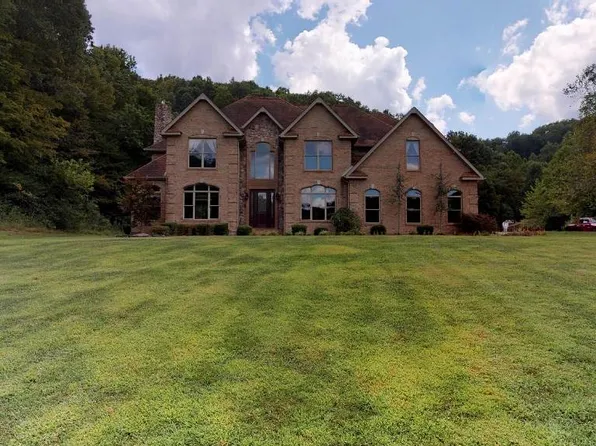 711 Saunders Creek Rd, Milton, WV 25541