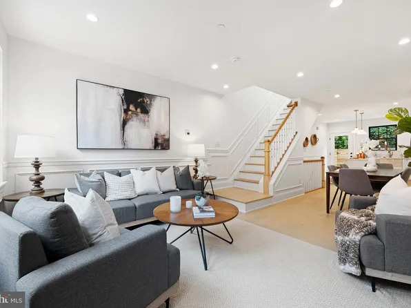 3033 Baltz St, Philadelphia, PA 19121