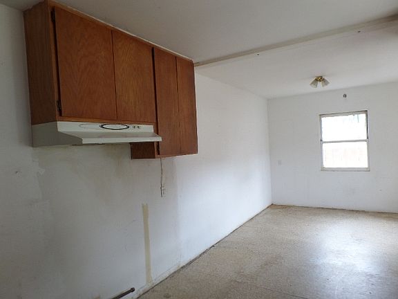 3rd image of 6882 Akins Ave