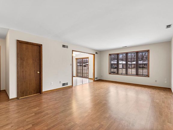 5th image of 3729 Sandalwood Dr