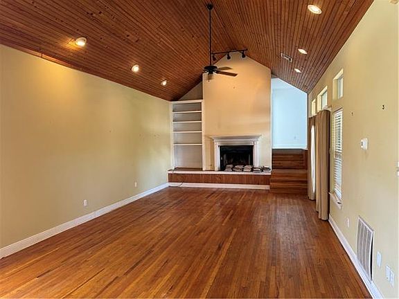 3rd image of 226 Remy Dr
