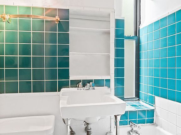 4th image of 812 10th Ave #2C