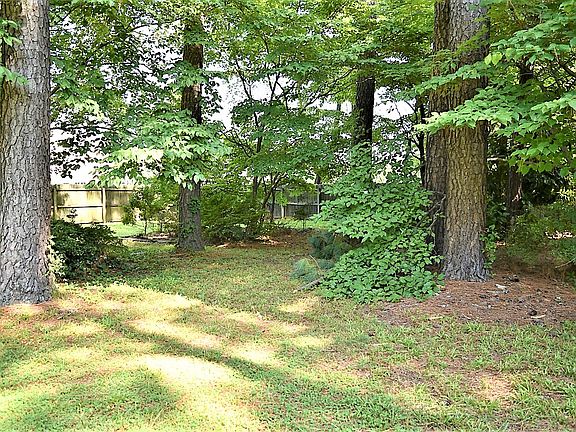 4th image of 721 Montebello Cir