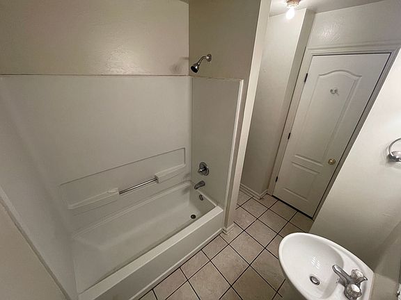 5th image of 1128 N Gardner Ave