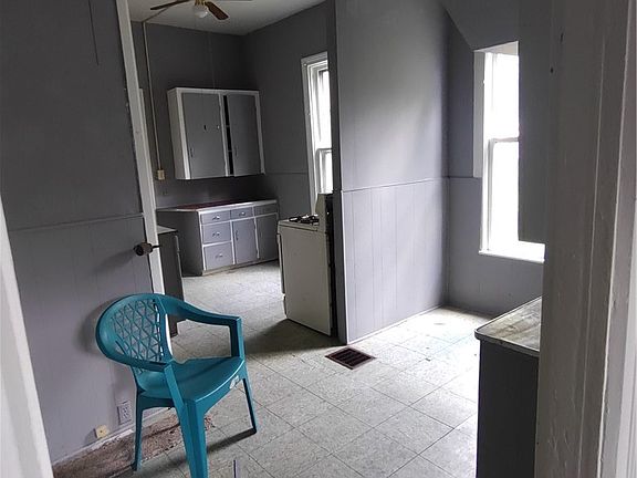5th image of 54 Hoffman St
