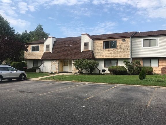 2nd image of 222 Pointe Cir N
