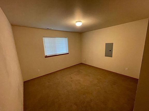 5th image of 803 NE Lauren St