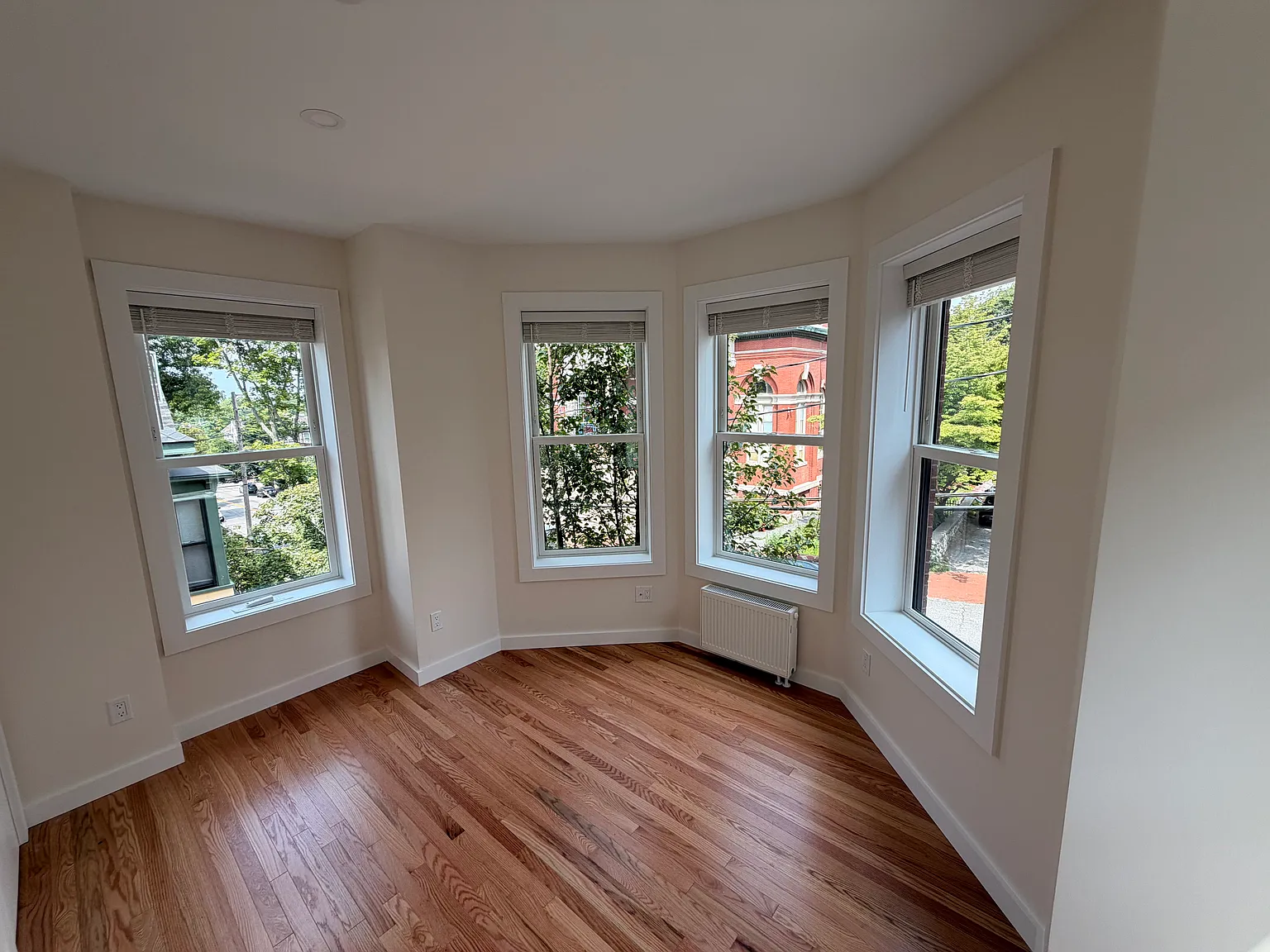 4 bed, 2386 sqft, $6,950 — Photo 3