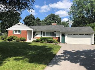 4279 Cameron Dr, Williamsville, NY 14221