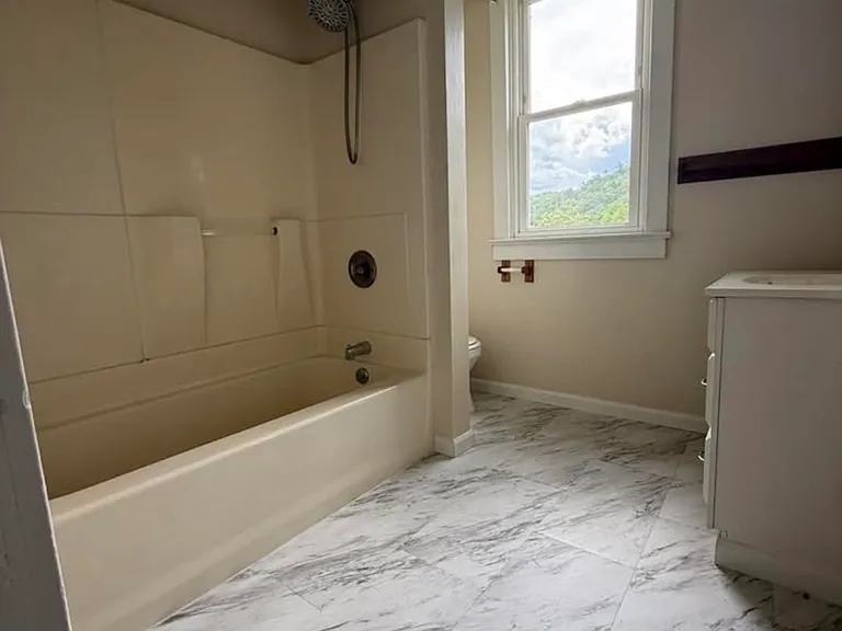419-421 Oak St #1 — Photo 15
