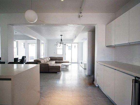 5th image of 2071 Cacique St
