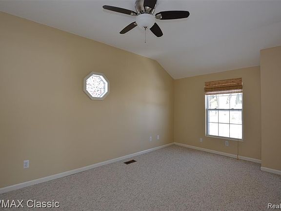 4th image of 307 N Center St