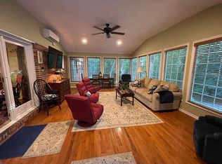 209 Walnut St, Kilmarnock, VA 22482