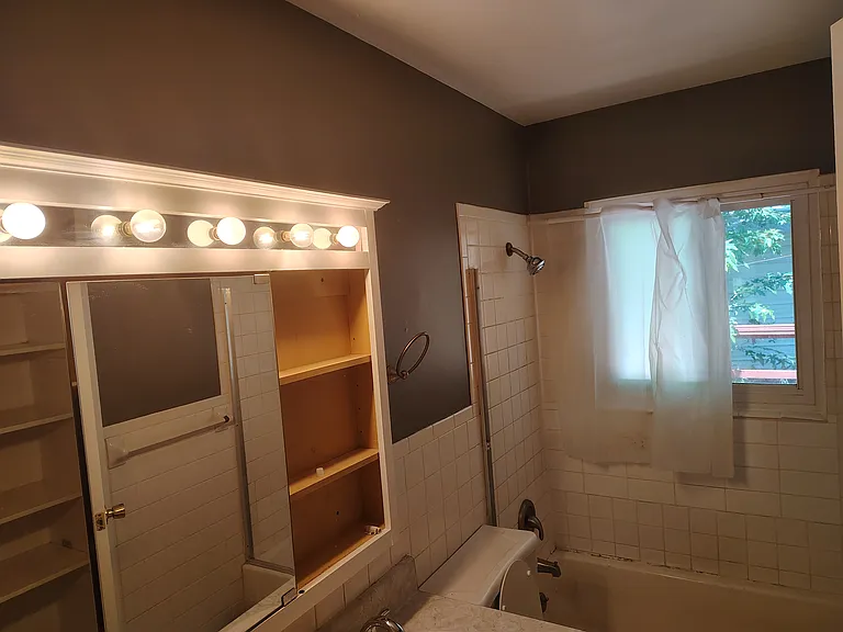 819 Parker Rd — Photo 5