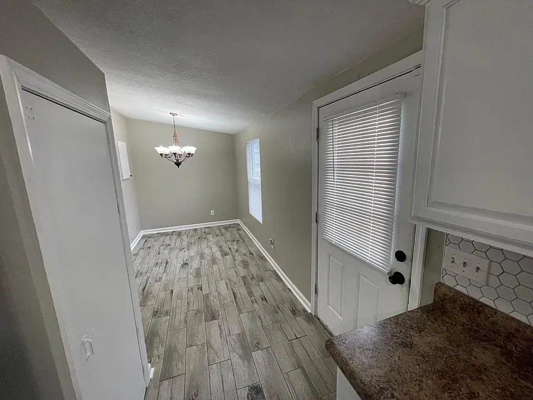 2302 W 4th St — Photo 2