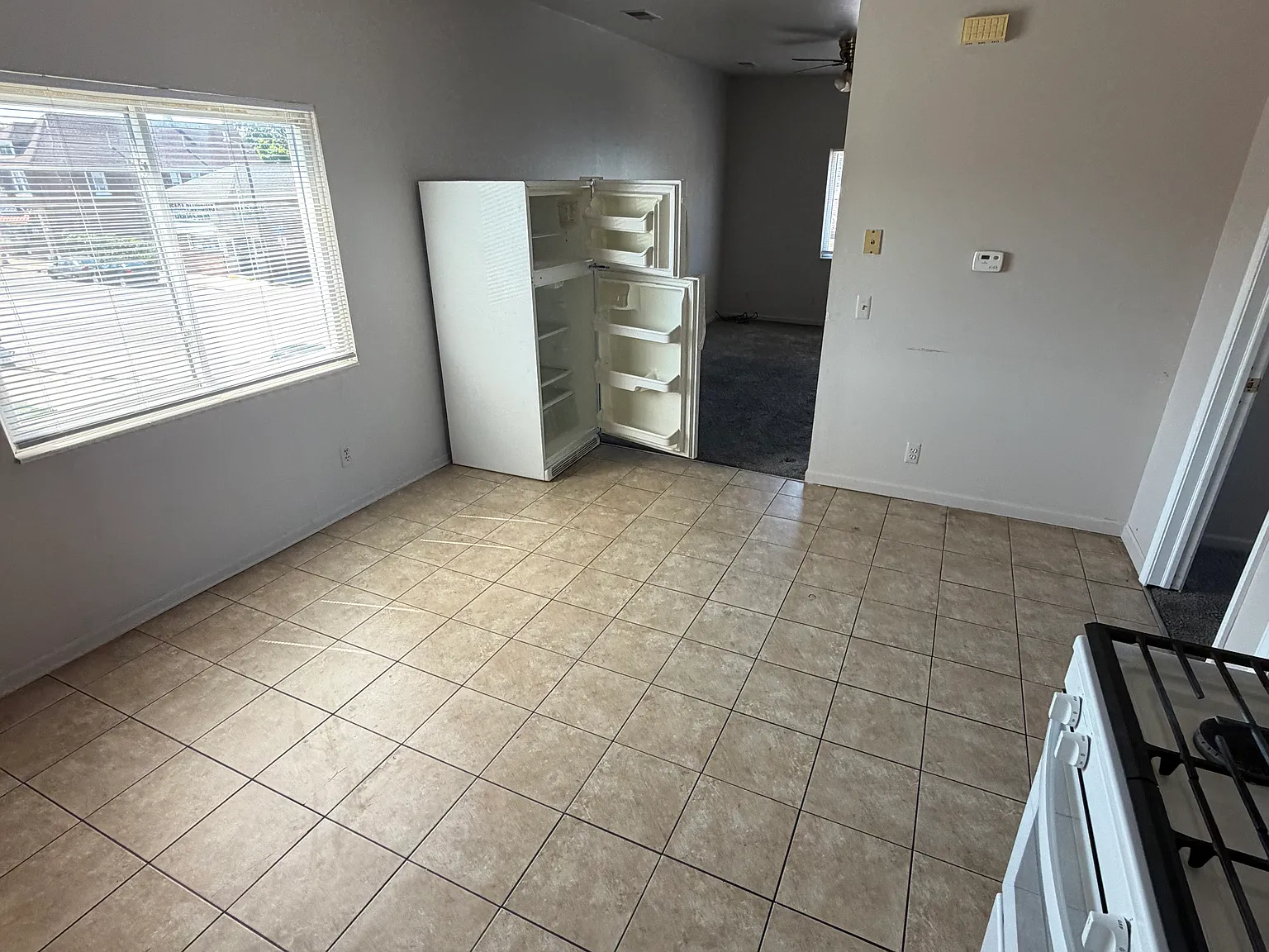 3 bed, 800 sqft, $1,100 — Photo 3