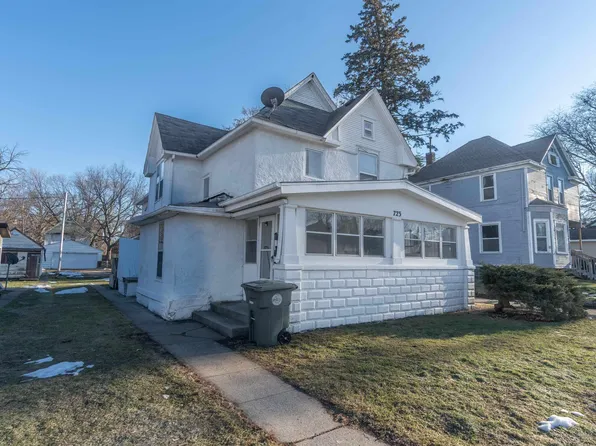 723 W 1st St, Waterloo, IA 50701