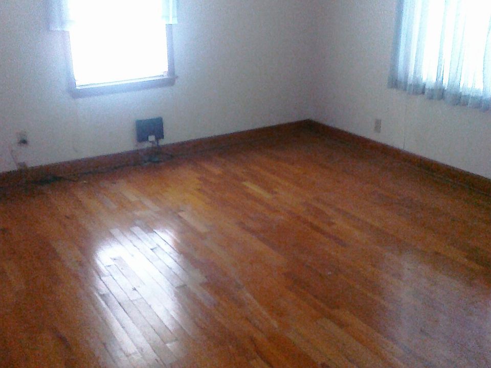 2nd image of 1214 E St NW