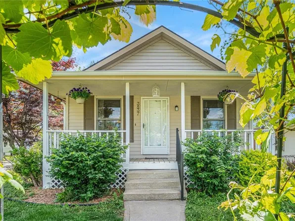 3837 NE Chaumiere Rd, Kansas City, MO 64117