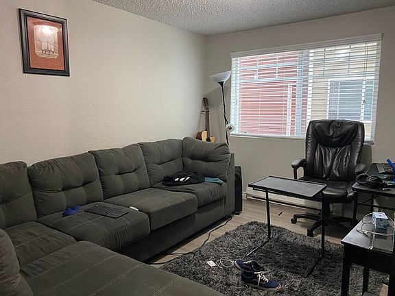 4th image of 4327 8th Ave NE #C103