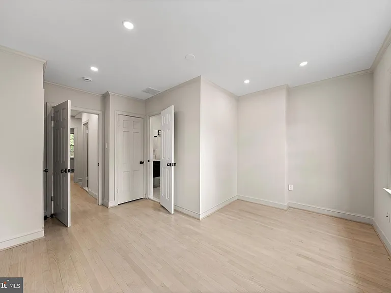 1525 35th St NW — Photo 26