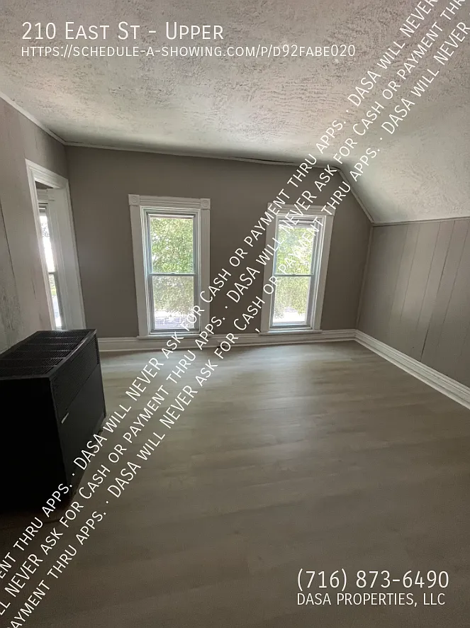 210 East Upper - 2 Bed / 1 Bath — Photo 2