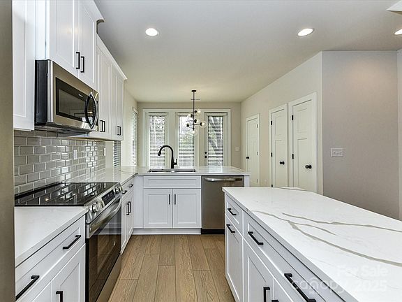4th image of 1029 Northend Dr #30