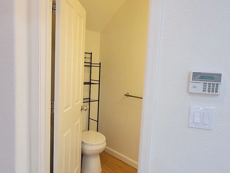 925 Gates St — Photo 10