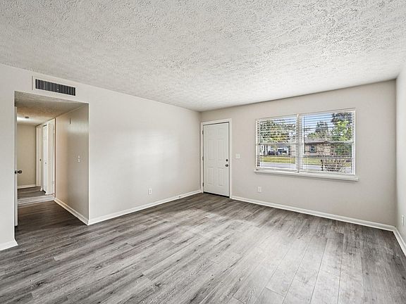 4th image of 913 SE 8th Street