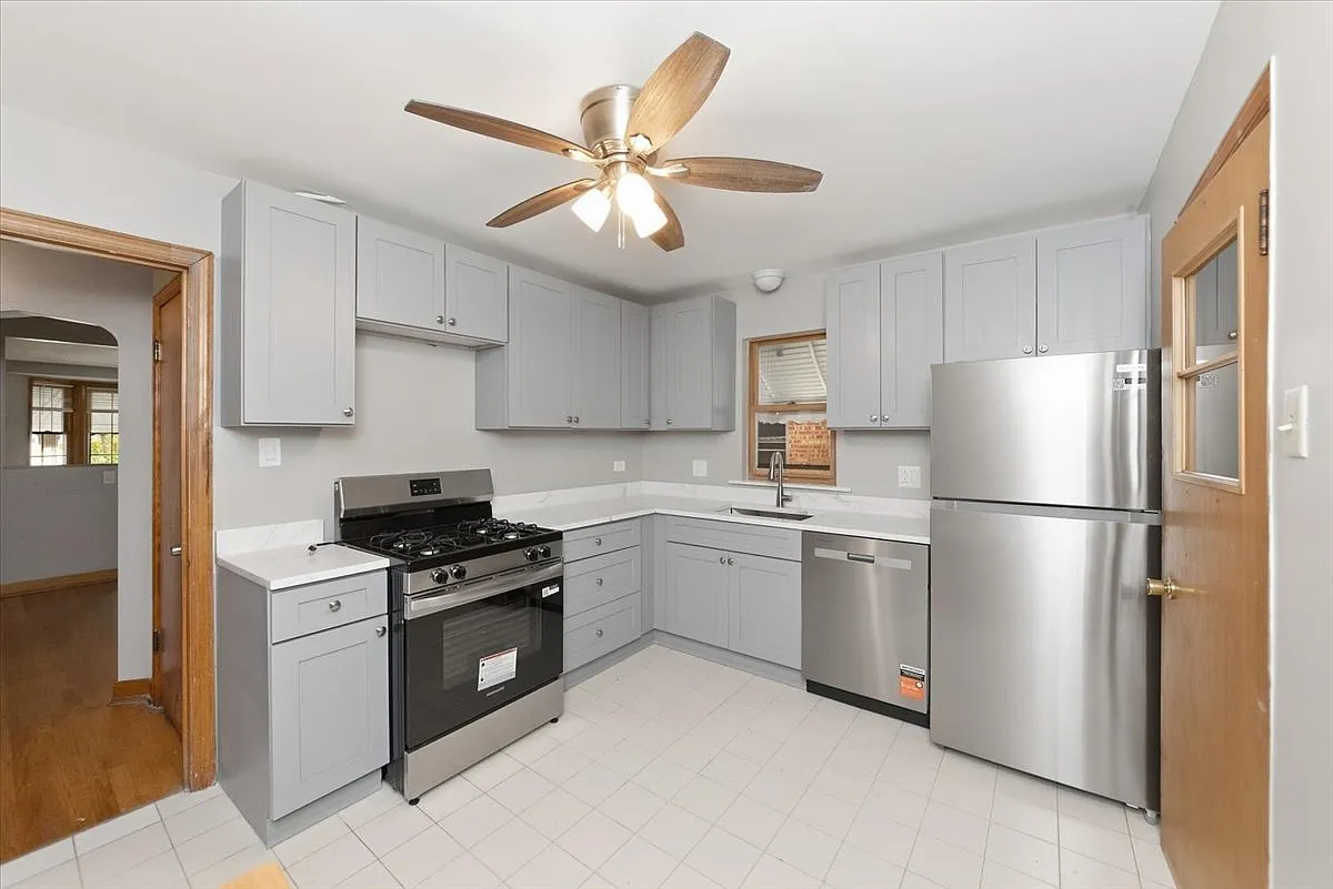 4 bed, $2,850 — Photo 2