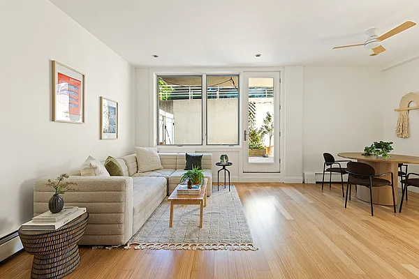 Living room, photo 1