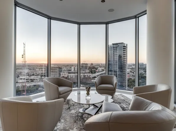 2900 McKinnon St APT 2204, Dallas, TX 75201