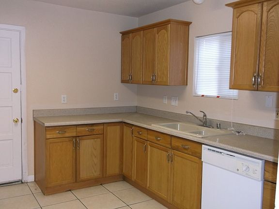 2nd image of 1304 Wengert Ave