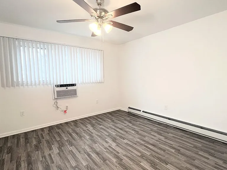 Sterling Troy Apartments — Photo 8