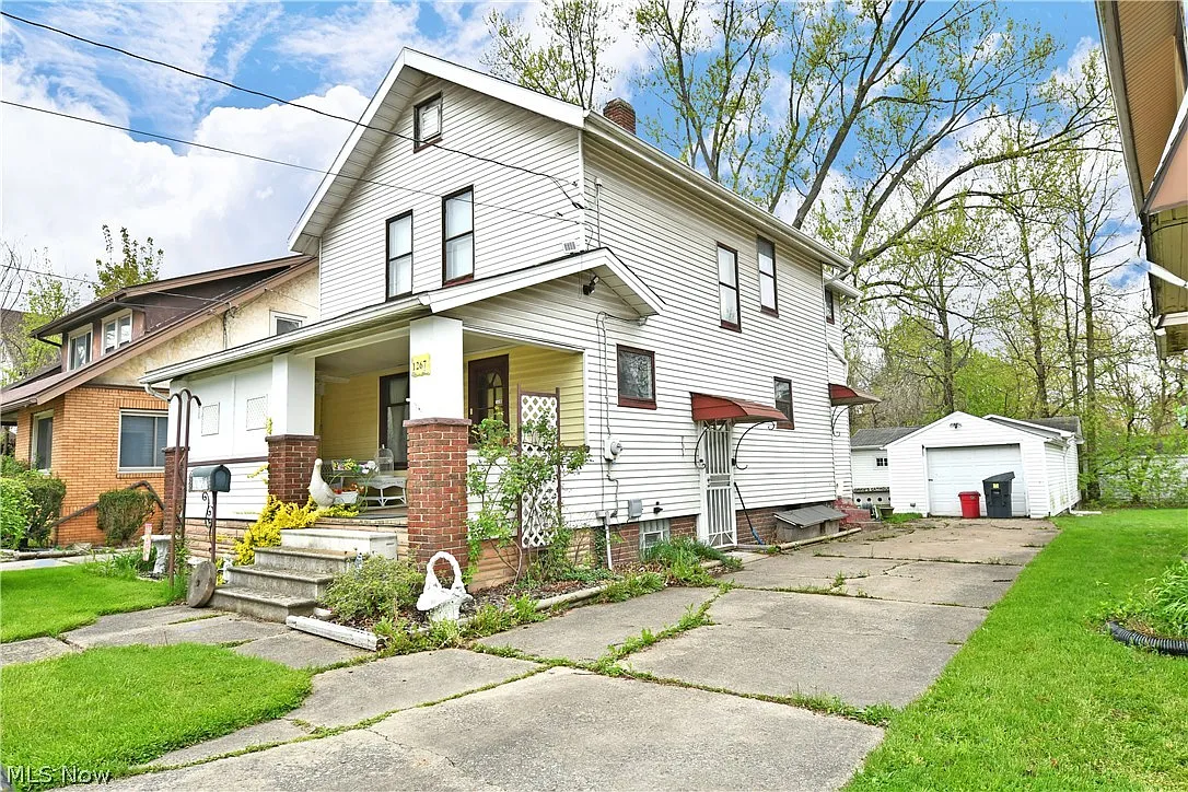 1267 Elm Rd NE photo 1