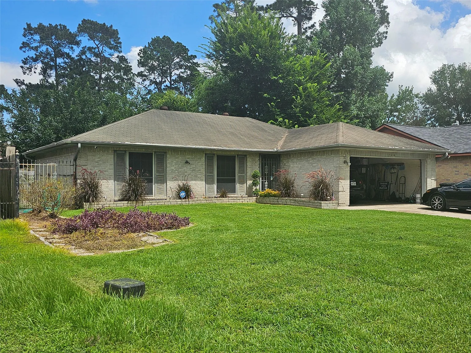 3 bed, 2.0 bath, 1318 sqft, $1,680 — Photo 2