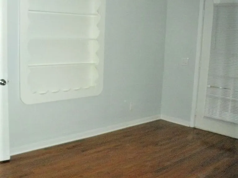 901 Johnson Ave — Photo 15