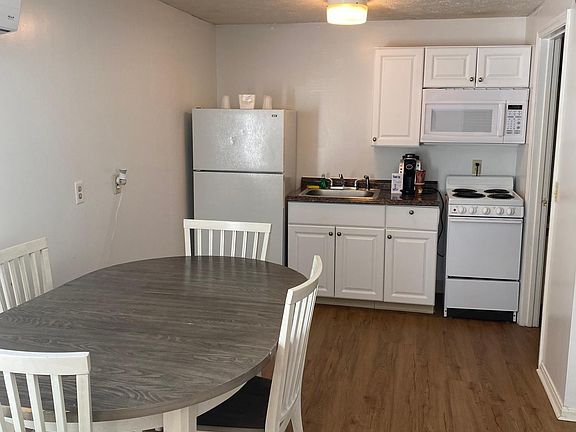 2nd image of 198 E Grand Ave #301