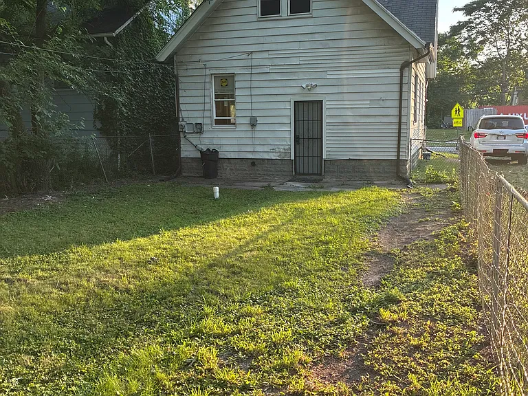 19214 Hawthorne St — Photo 11