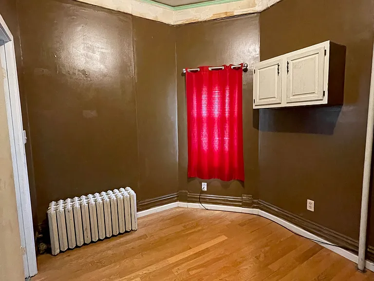 205 E 3rd St #1 — Photo 2