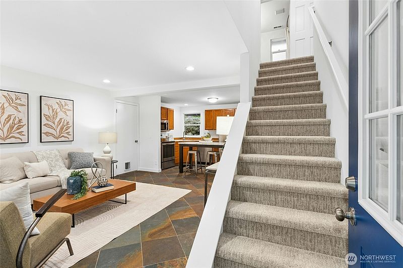 5th image of 3211 W Ames Lake Drive NE