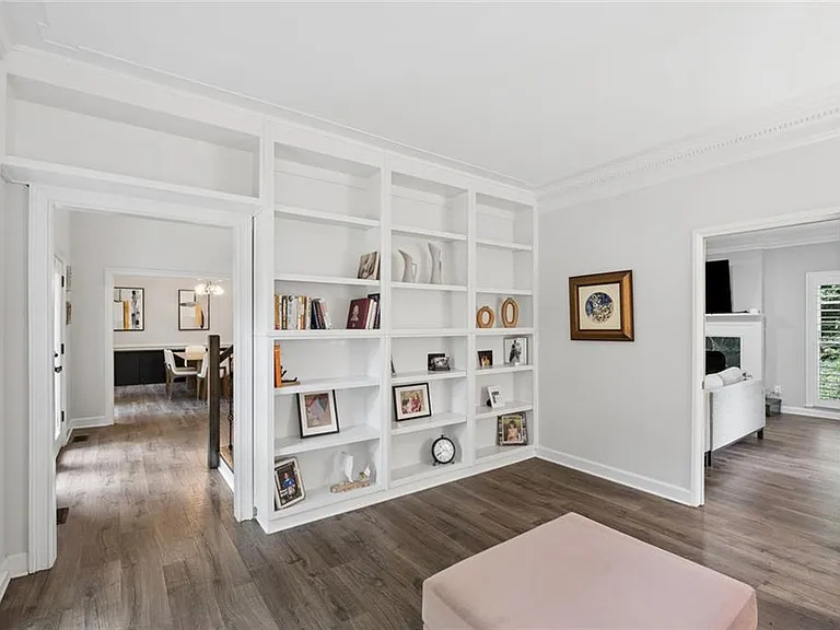 210 Willow Lake Cv — Photo 12