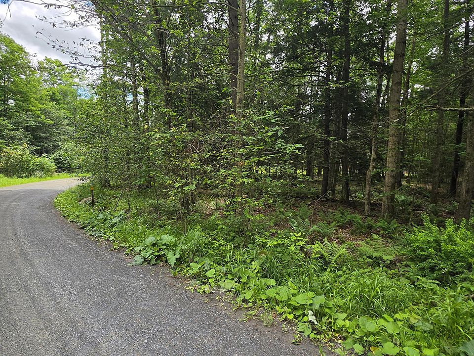 2nd image of 23 Wooded Ln
