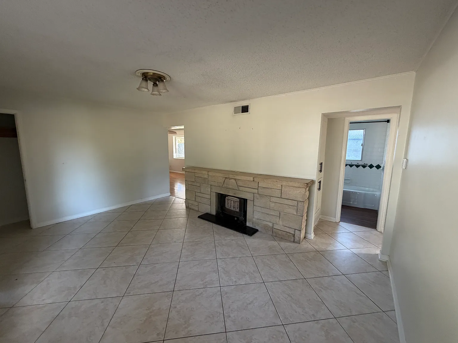 3 bed, 1550 sqft, $1,400 — Photo 4