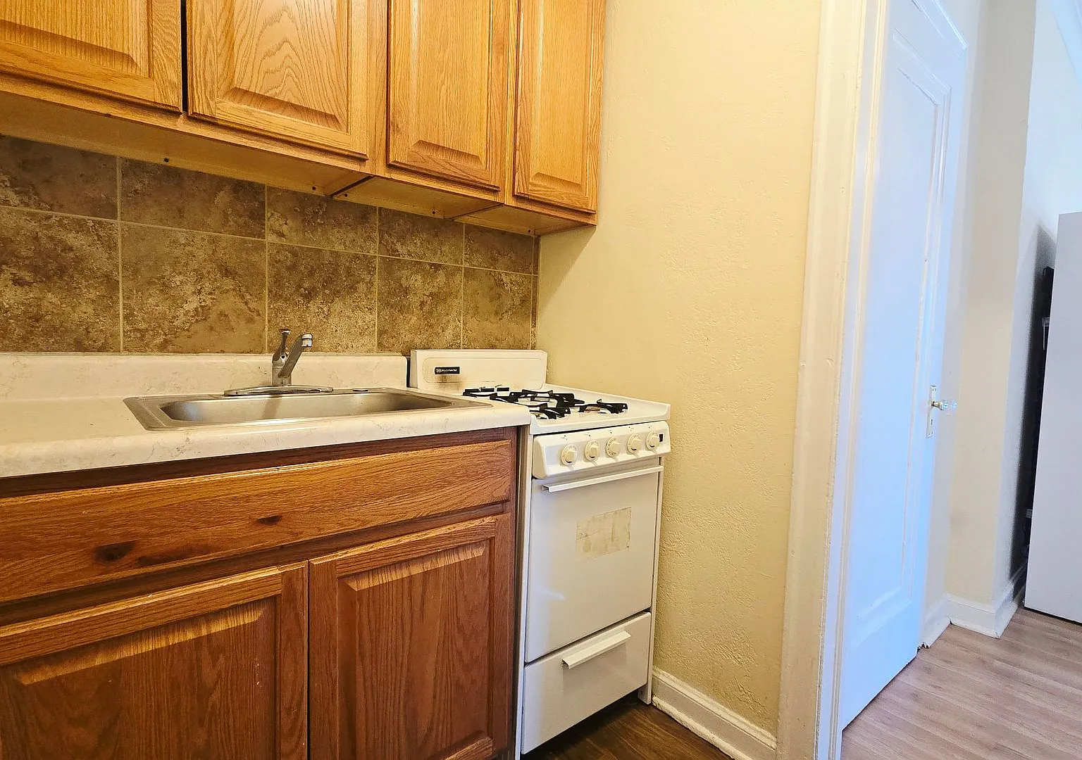 2130 Auburn St — Photo 3