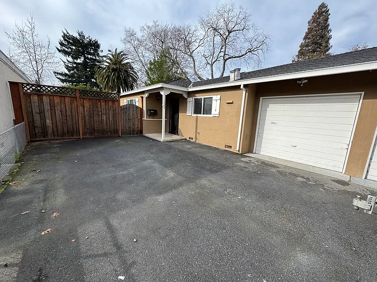1240 Johnson St #1242 — Photo 3