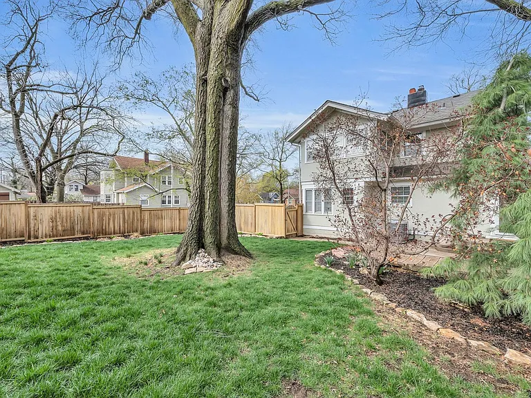 5545 Harrison St — Photo 20
