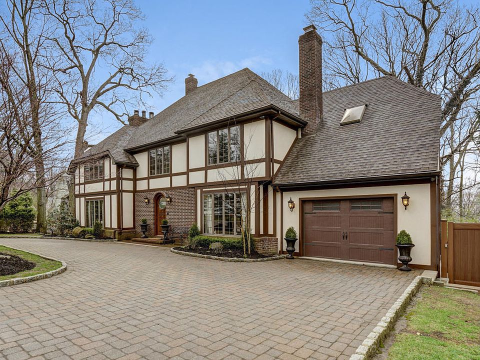1st image of 15 Charles Ct