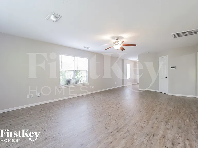 2911 Cypress Island Dr — Photo 3