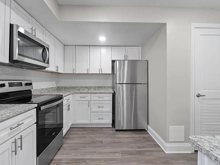 Westchester Tower Apartments — Photo 13